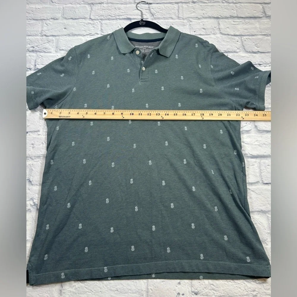 Banana Republic Sage Green Organic Cotton Polo Shirt for Men. Size Large.